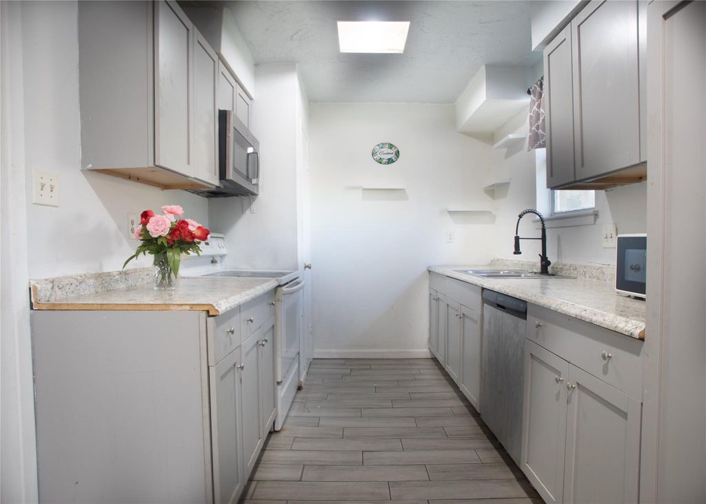 Photo of 4930 Ridgestone Street, Houston, TX 77053 (MLS # 82645256)