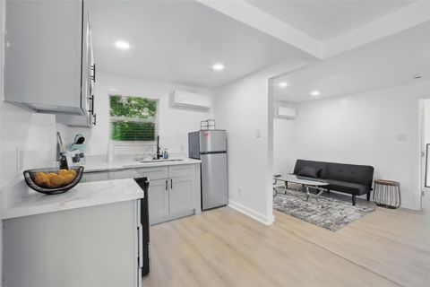 Tiny photo for 4705 Pease Street, Houston, TX 77023 (MLS # 50100768)