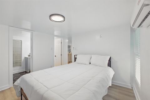 Tiny photo for 4705 Pease Street, Houston, TX 77023 (MLS # 50100768)