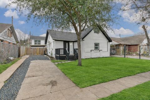 Tiny photo for 4705 Pease Street, Houston, TX 77023 (MLS # 50100768)