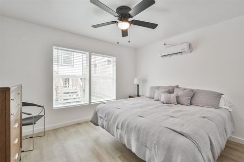 Tiny photo for 4705 Pease Street, Houston, TX 77023 (MLS # 50100768)