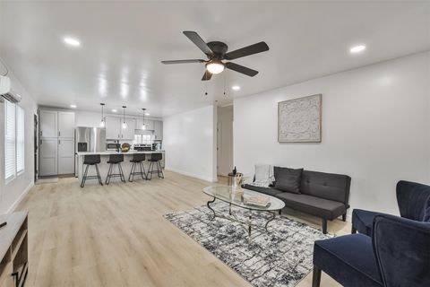 Tiny photo for 4705 Pease Street, Houston, TX 77023 (MLS # 50100768)
