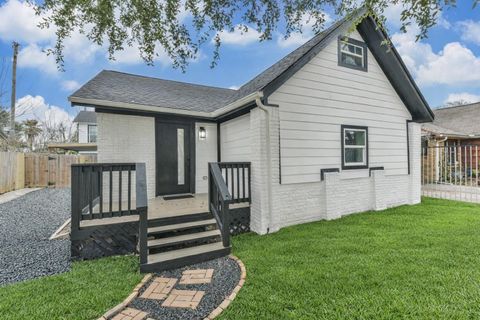 Tiny photo for 4705 Pease Street, Houston, TX 77023 (MLS # 50100768)