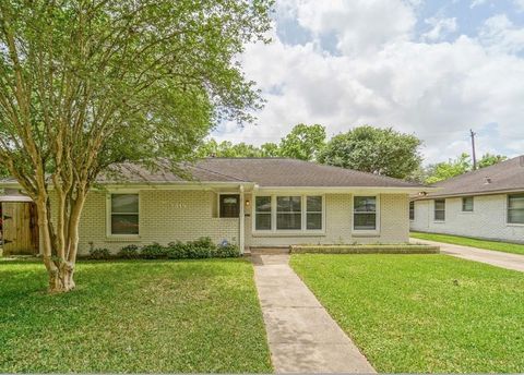 Photo of 3419 Norris Drive, Houston, TX 77025 (MLS # 76133386)