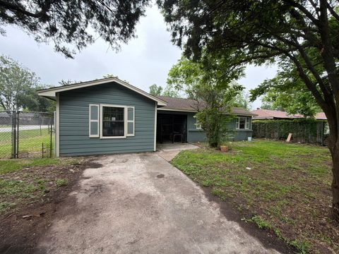 Photo of 222 E John Alber Road, Houston, TX 77037 (MLS # 47310348)