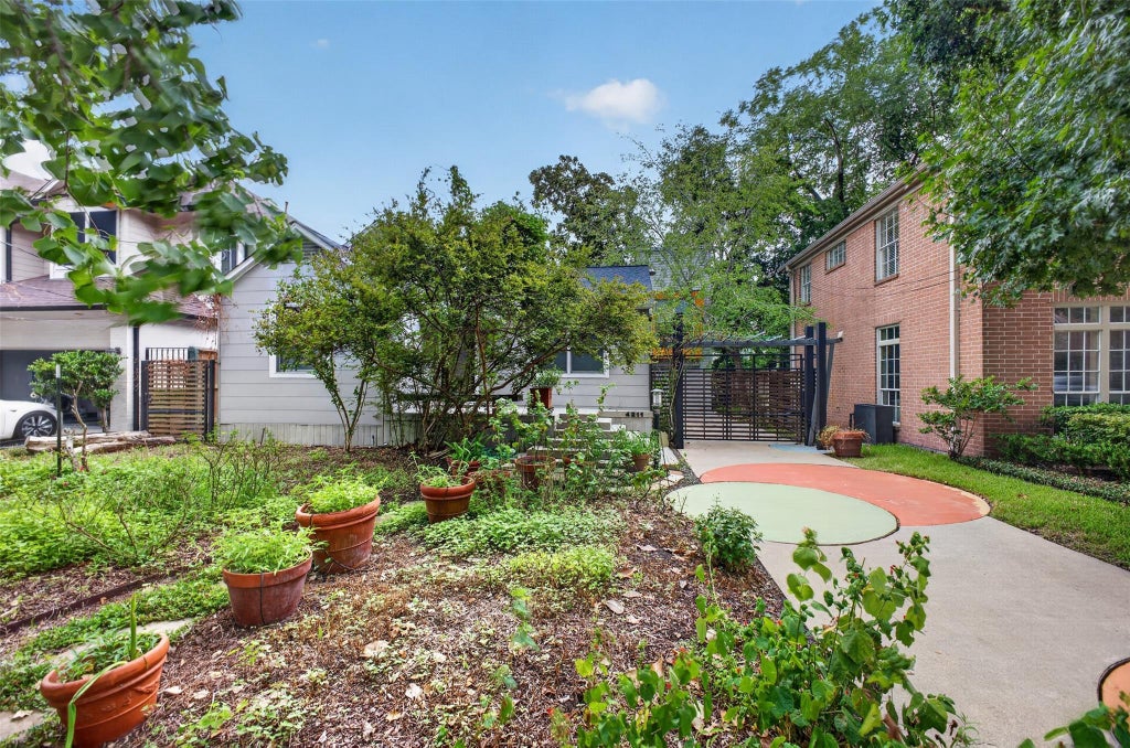 Photo of 4211 Albans Street, Houston, TX 77005 (MLS # 47486437)