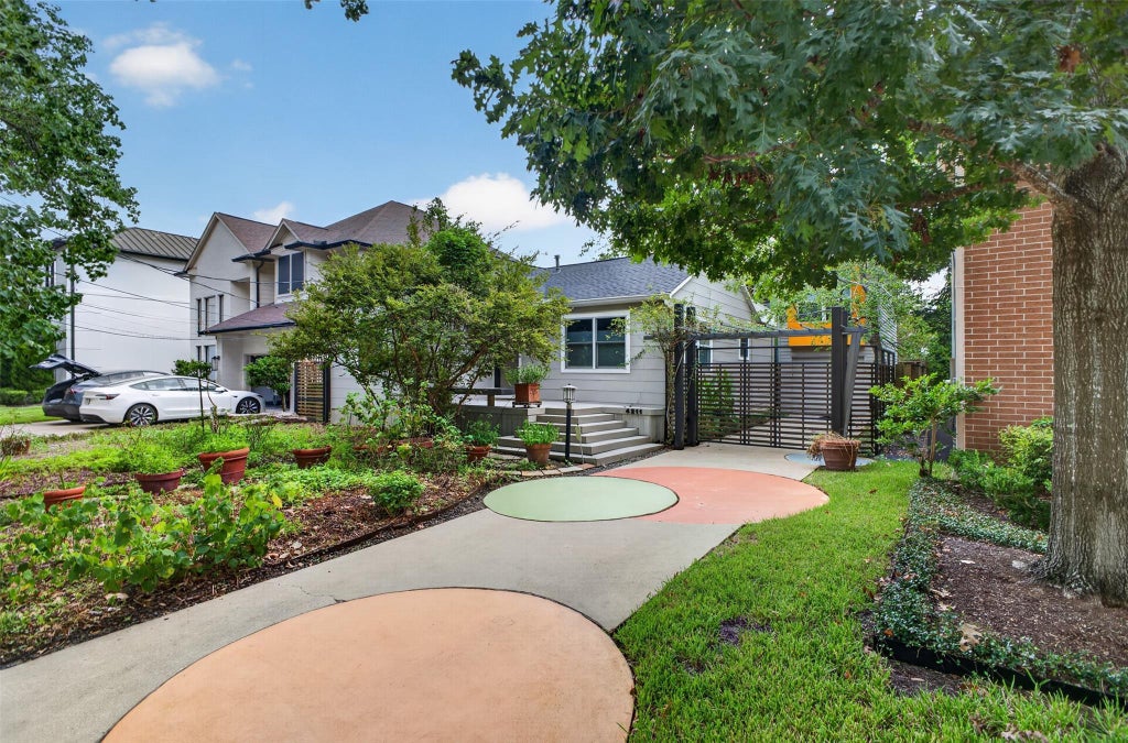 Photo of 4211 Albans Street, Houston, TX 77005 (MLS # 47486437)