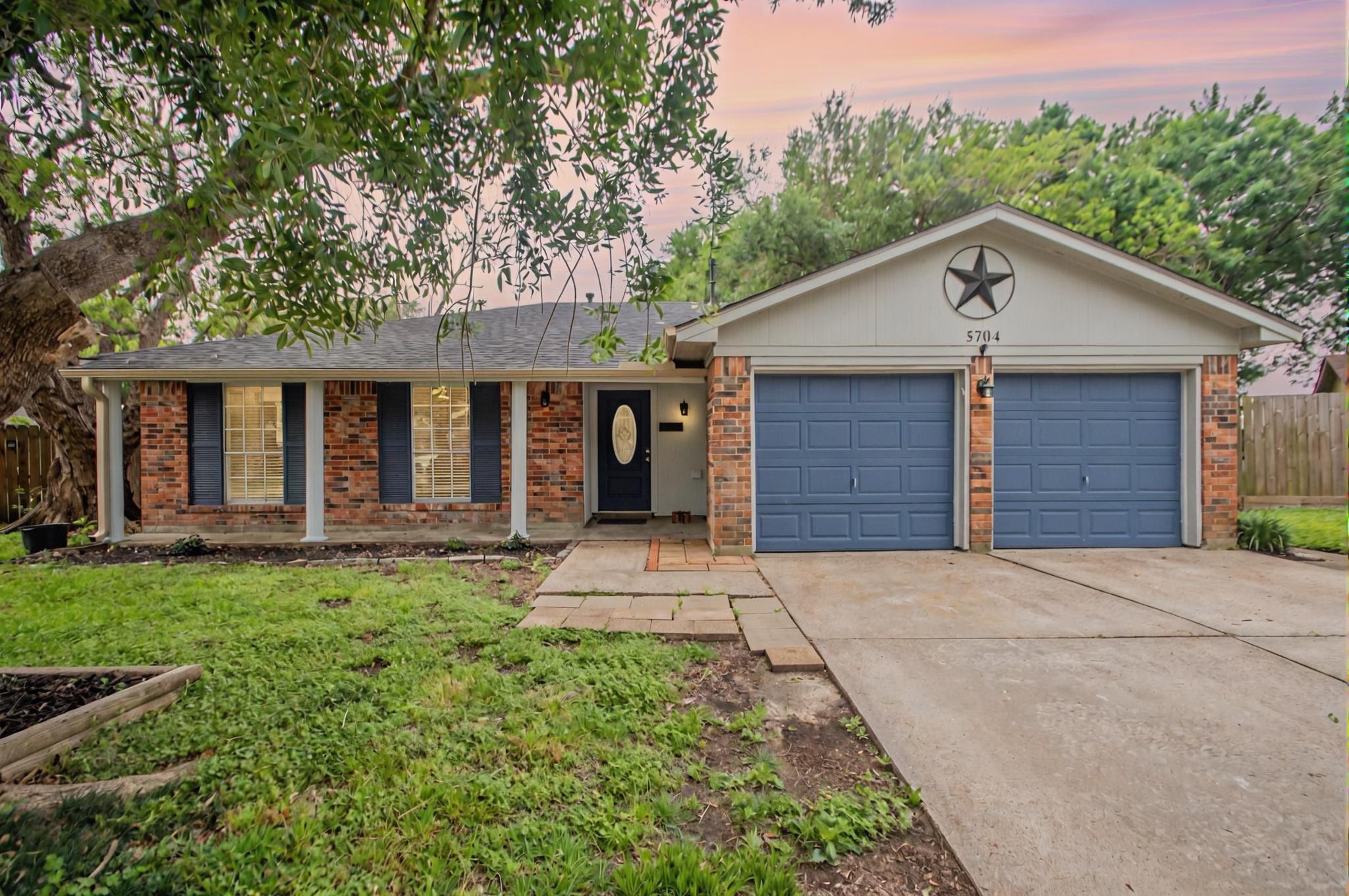 5704 Leggett Lane