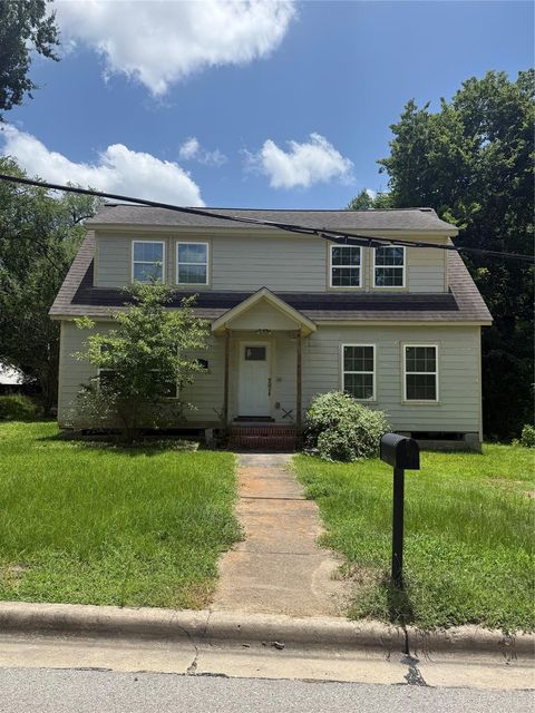 Photo of 1011 10th Street, Huntsville, TX 77320 (MLS # 6895686)