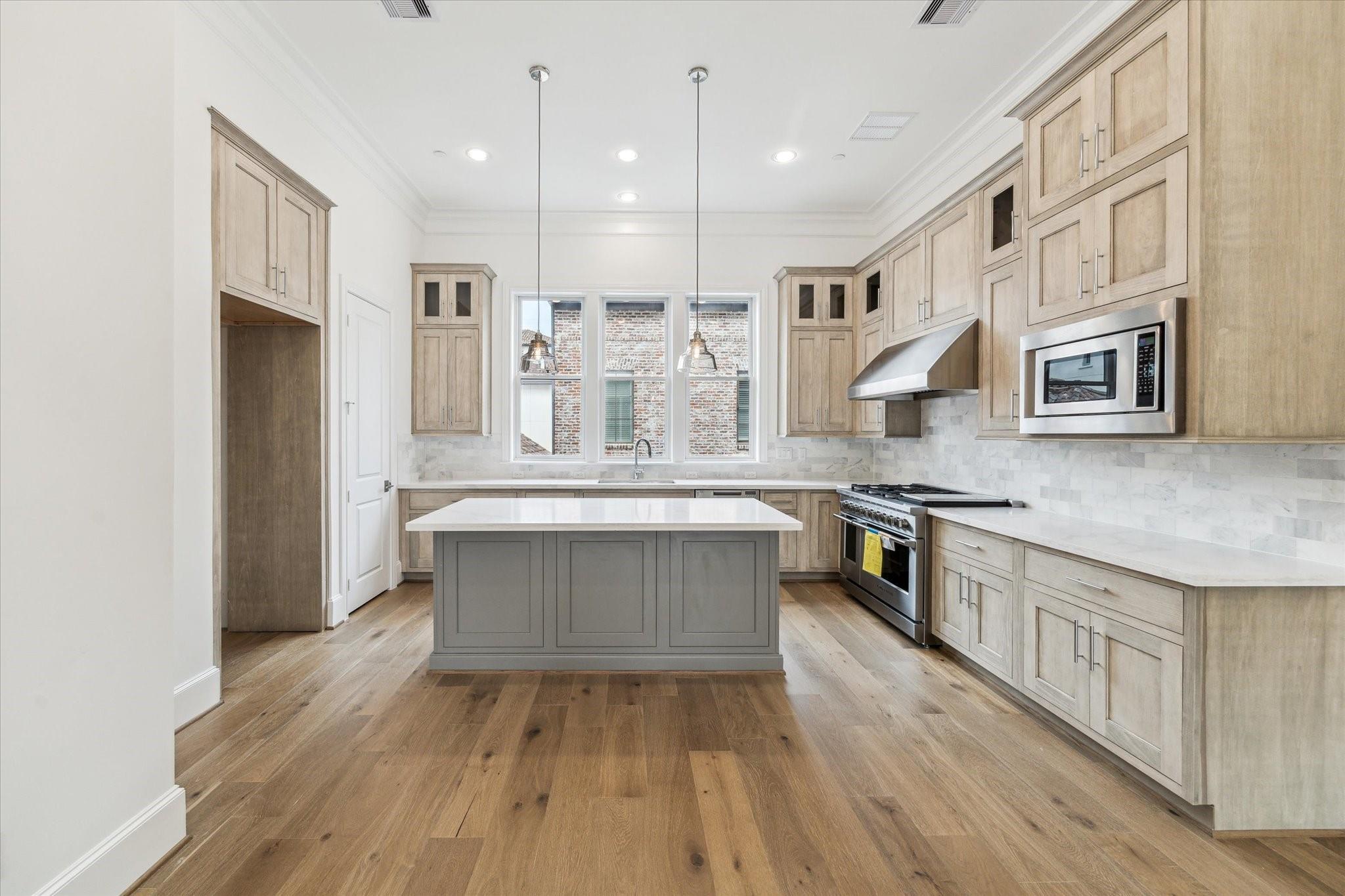 7527 Cuadro Lane
