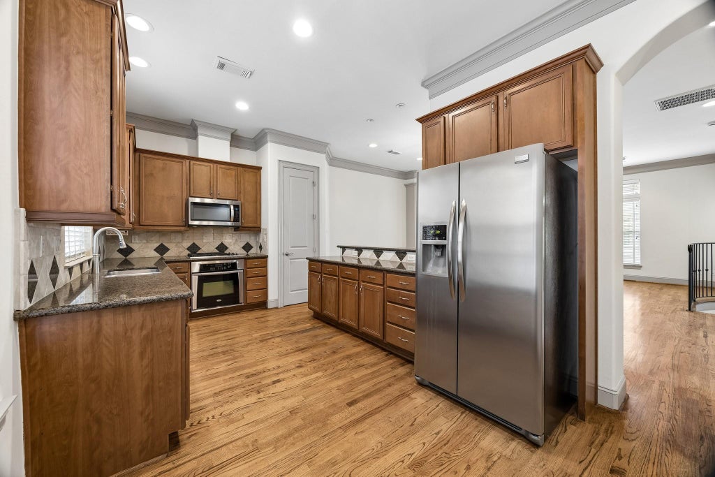 Photo of 6304 Prague Street, Houston, TX 77007 (MLS # 26452698)