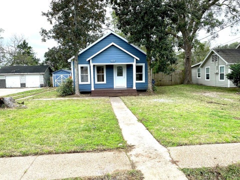 Photo of 513 E Bernard Street, West Columbia, TX 77486 (MLS # 82510246)