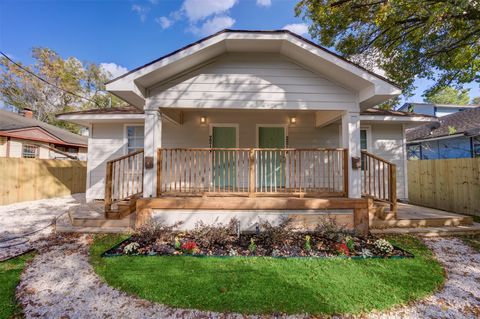 2214 Mckee Street Houston TX 77009