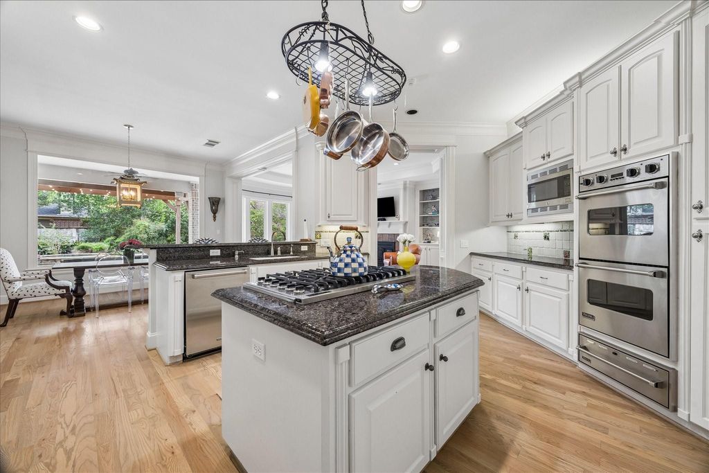 Photo of 11421 Whippoorwill Road, Houston, TX 77024 (MLS # 95187393)