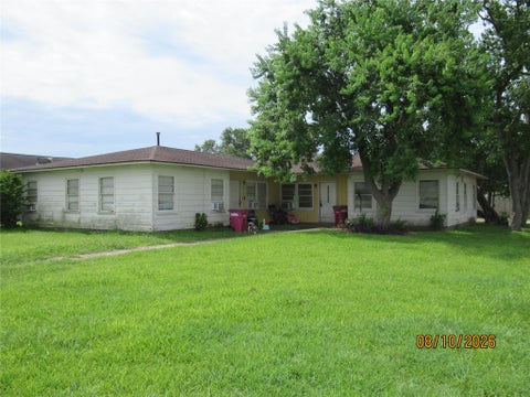 Photo of 1755 Lynn Lane, Freeport, TX 77541 (MLS # 95898755)