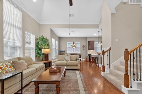 Photo of 940 W 24th Street, Houston, TX 77008 (MLS # 30360087)