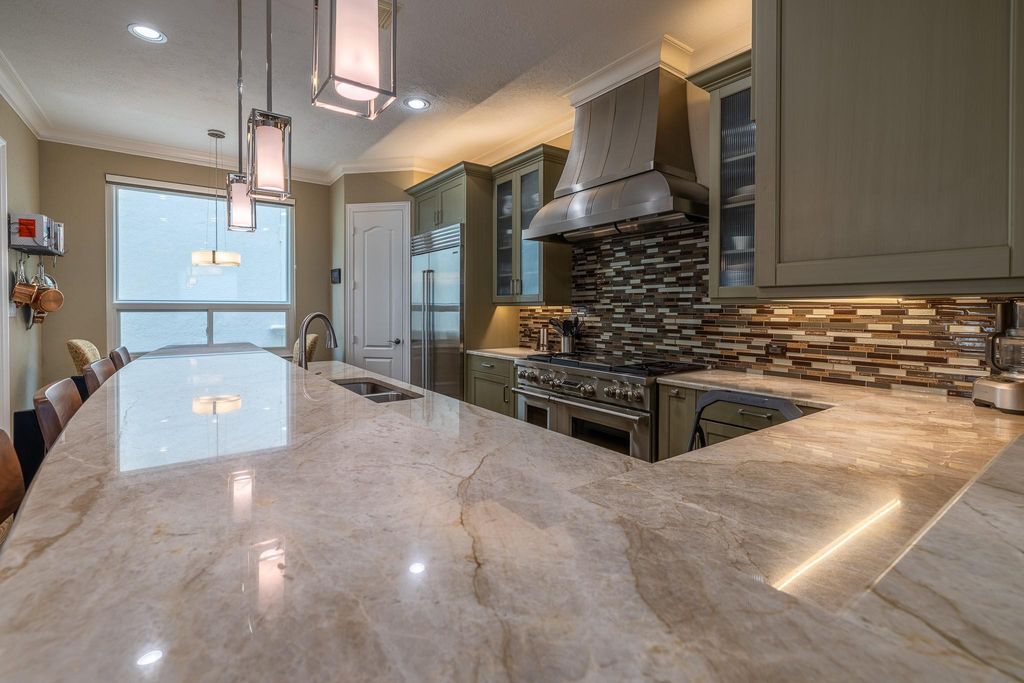 Photo of 2105 Mcduffie Street, Houston, TX 77019 (MLS # 69674486)