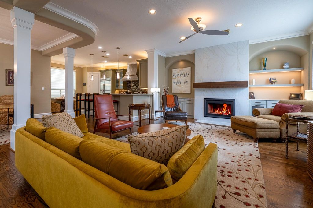 Photo of 2105 Mcduffie Street, Houston, TX 77019 (MLS # 69674486)