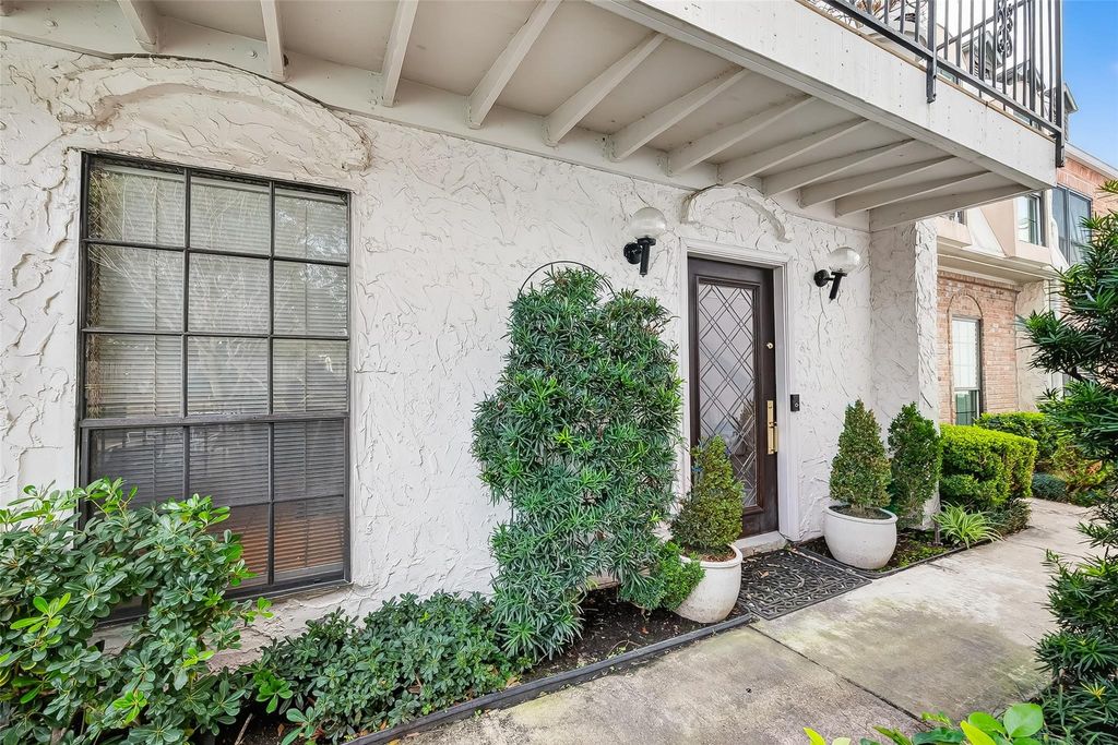 Photo of 5338 Brownway Street #B19, Houston, TX 77056 (MLS # 39068976)