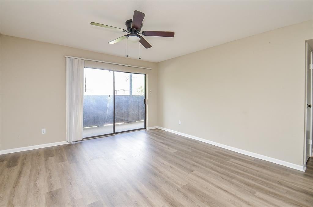 3075 Walnut Bend Lane 23