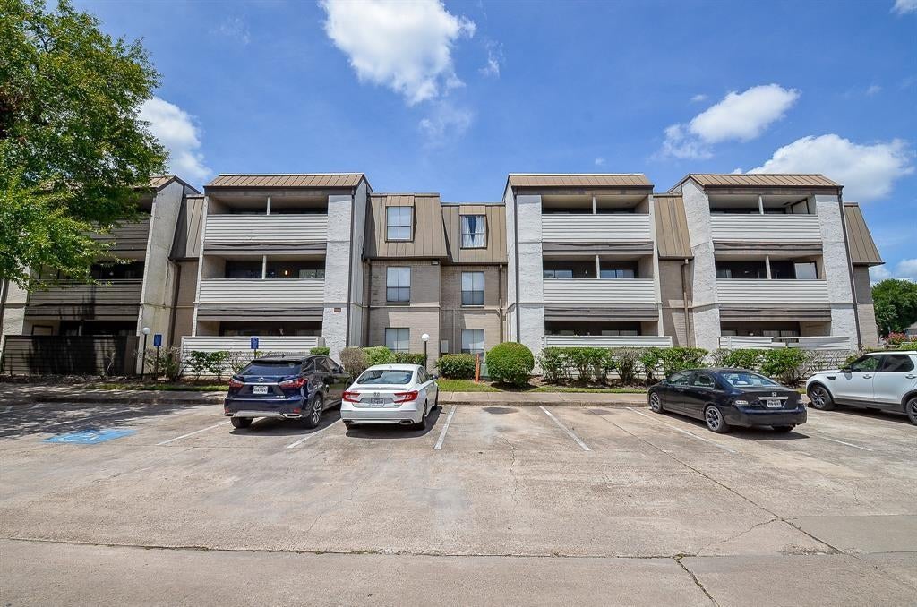 3075 Walnut Bend Lane 23