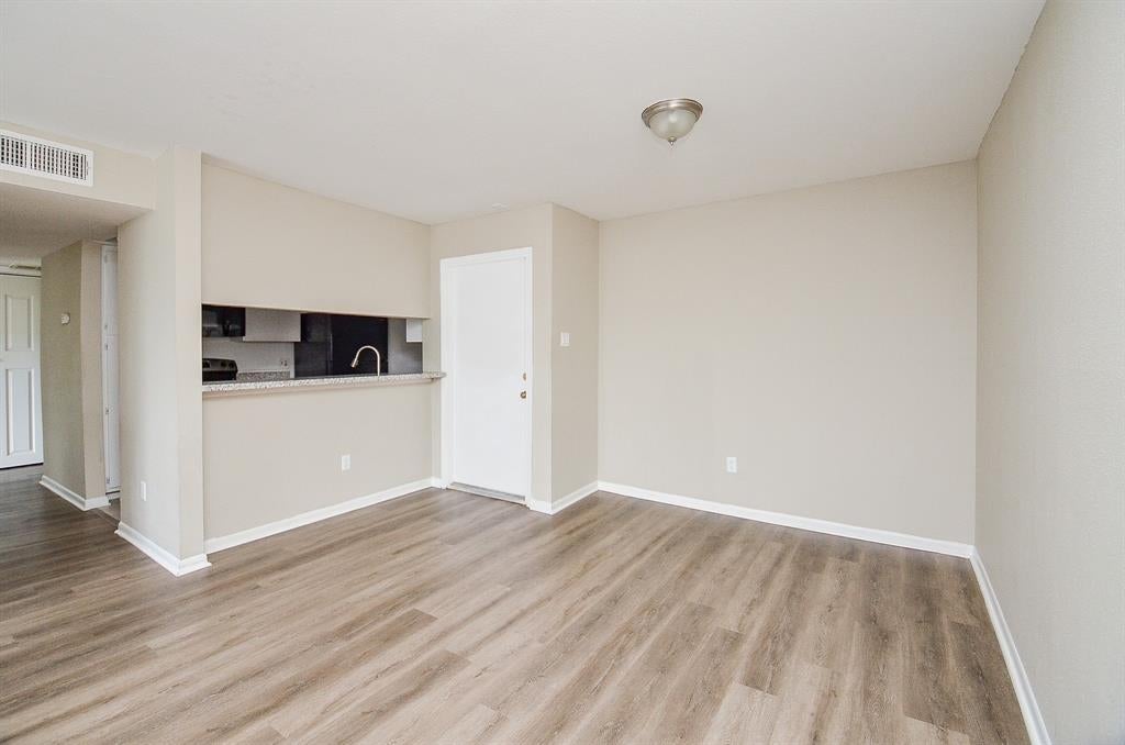 3075 Walnut Bend Lane 23