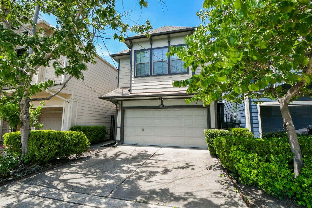 Photo of 1111 W 26th Street, Houston, TX 77008 (MLS # 12852823)