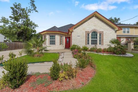 Photo of 12725 Arp Street, Houston, TX 77085 (MLS # 98533509)