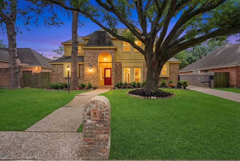 Photo of 7222 Birchtree Forest Drive, Houston, TX 77088 (MLS # 74068871)