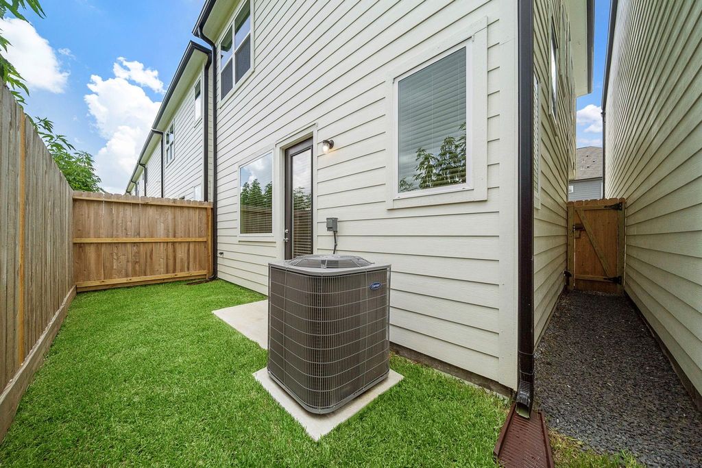 Photo of 6004 Jasper Jones Way, Houston, TX 77091 (MLS # 22082769)