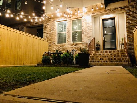 Photo of 115 E 2nd Street, Houston, TX 77007 (MLS # 32389480)