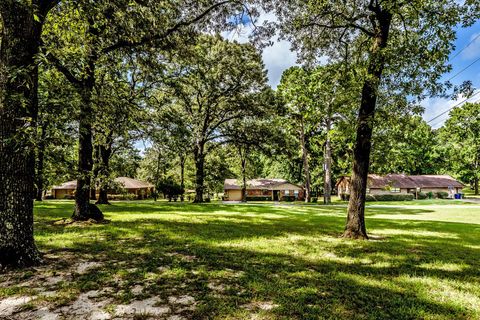 3304 Parr Dr Huntsville TX 77340