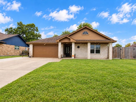 Photo of 406 Walnut Street, Lake Jackson, TX 77566 (MLS # 55097238)