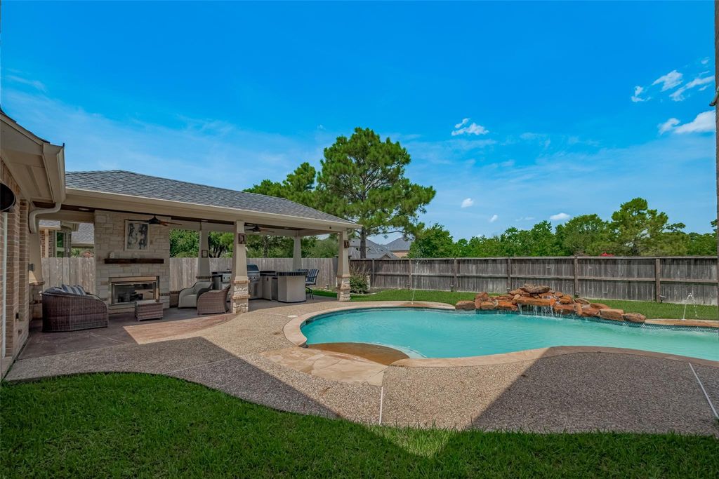 Photo of 16011 Maple Shores Drive, Houston, TX 77044 (MLS # 56715989)