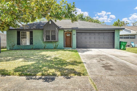 Homes For Sale - 16 Ranch House Loop<br/> Brazoria County, Angleton, TX 77515