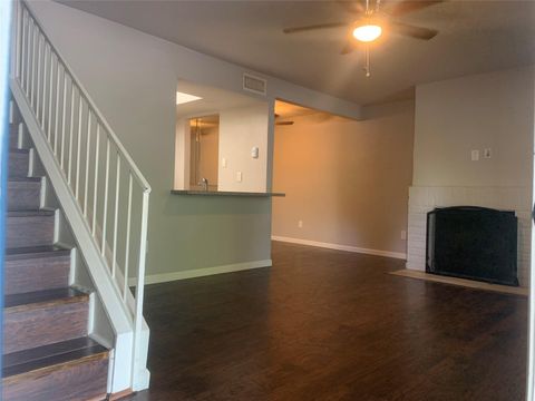 Photo of 766 Memorial Mews Street #B, Houston, TX 77079 (MLS # 81204959)