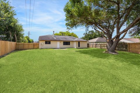 Photo of 8302 Bee Meadow Lane, Houston, TX 77489 (MLS # 40350009) Photo of 8302 Bee Meadow Lane, Houston, TX 77489 (MLS # 40350009)