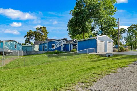 Homes For Sale - 400 Woodland Shores Drive<br/> Point Blank, TX 77364