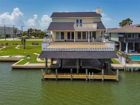 Photo of 1327 Tiki Drive, Tiki Island, TX 77554 (MLS # 80604225)