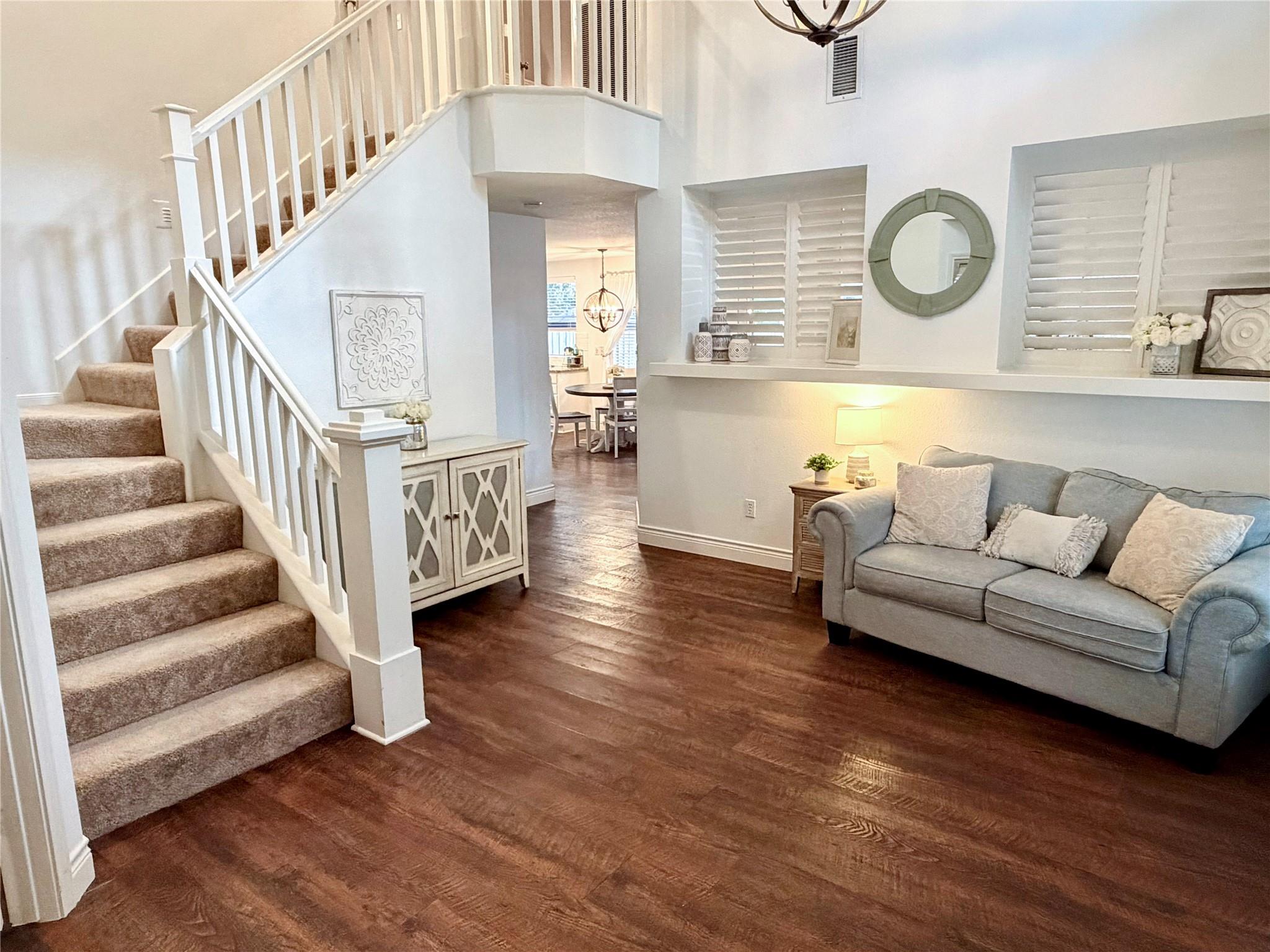 19 E New Avery Place