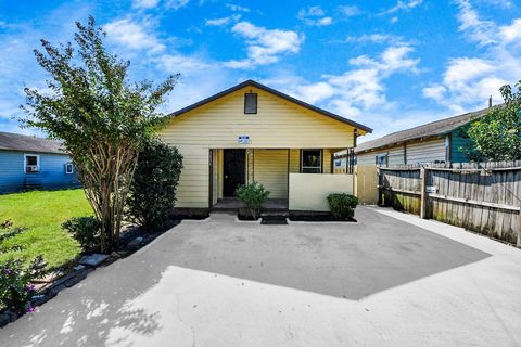 Photo of 3804 Lila Street, Houston, TX 77026 (MLS # 6753876)