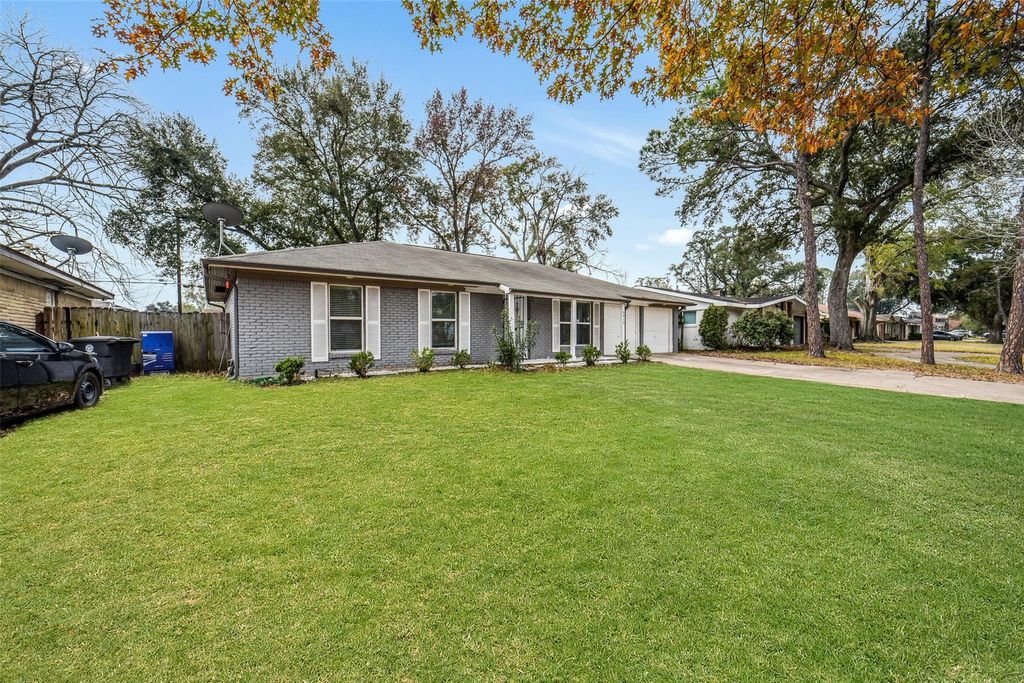 Photo of 6015 W Airport Boulevard, Houston, TX 77035 (MLS # 66424728)