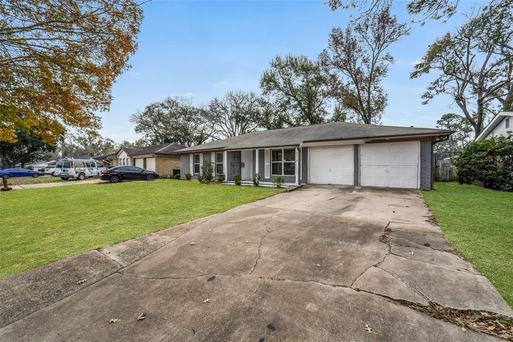 Photo of 6015 W Airport Boulevard, Houston, TX 77035 (MLS # 66424728)