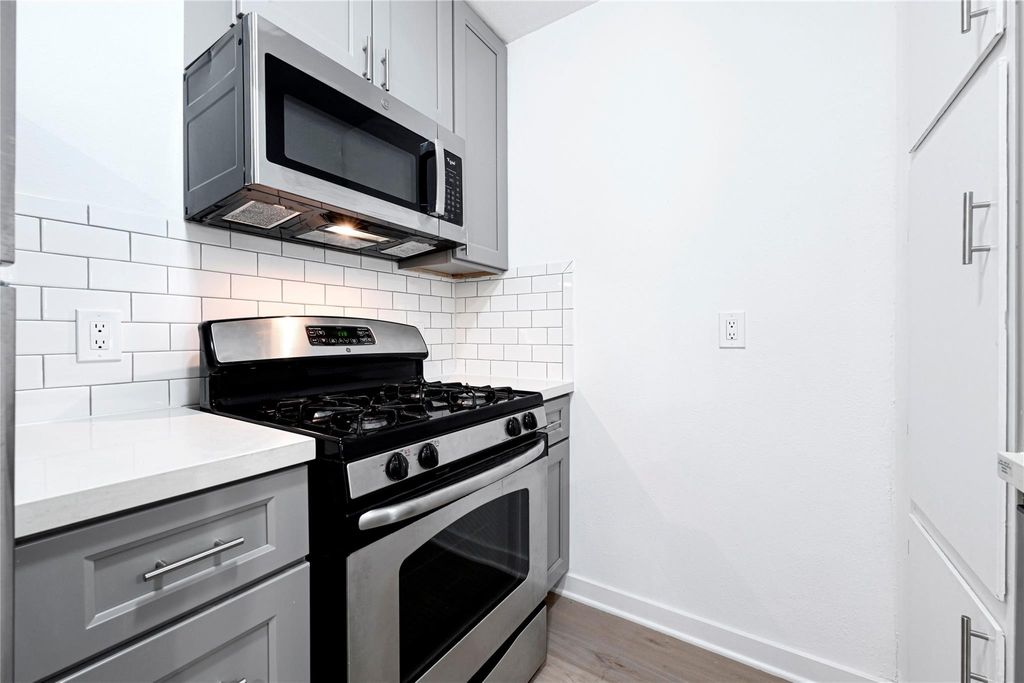 Photo of 5718 Eskridge St #5, Houston, TX 77023 (MLS # 15077744)