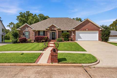 Photo of 911 Oak Leaf Street, La Porte, TX 77571 (MLS # 70129120)