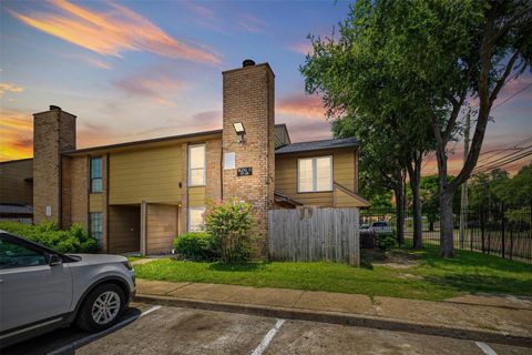Photo of 9090 S Braeswood Boulevard #21, Houston, TX 77074 (MLS # 79614068)