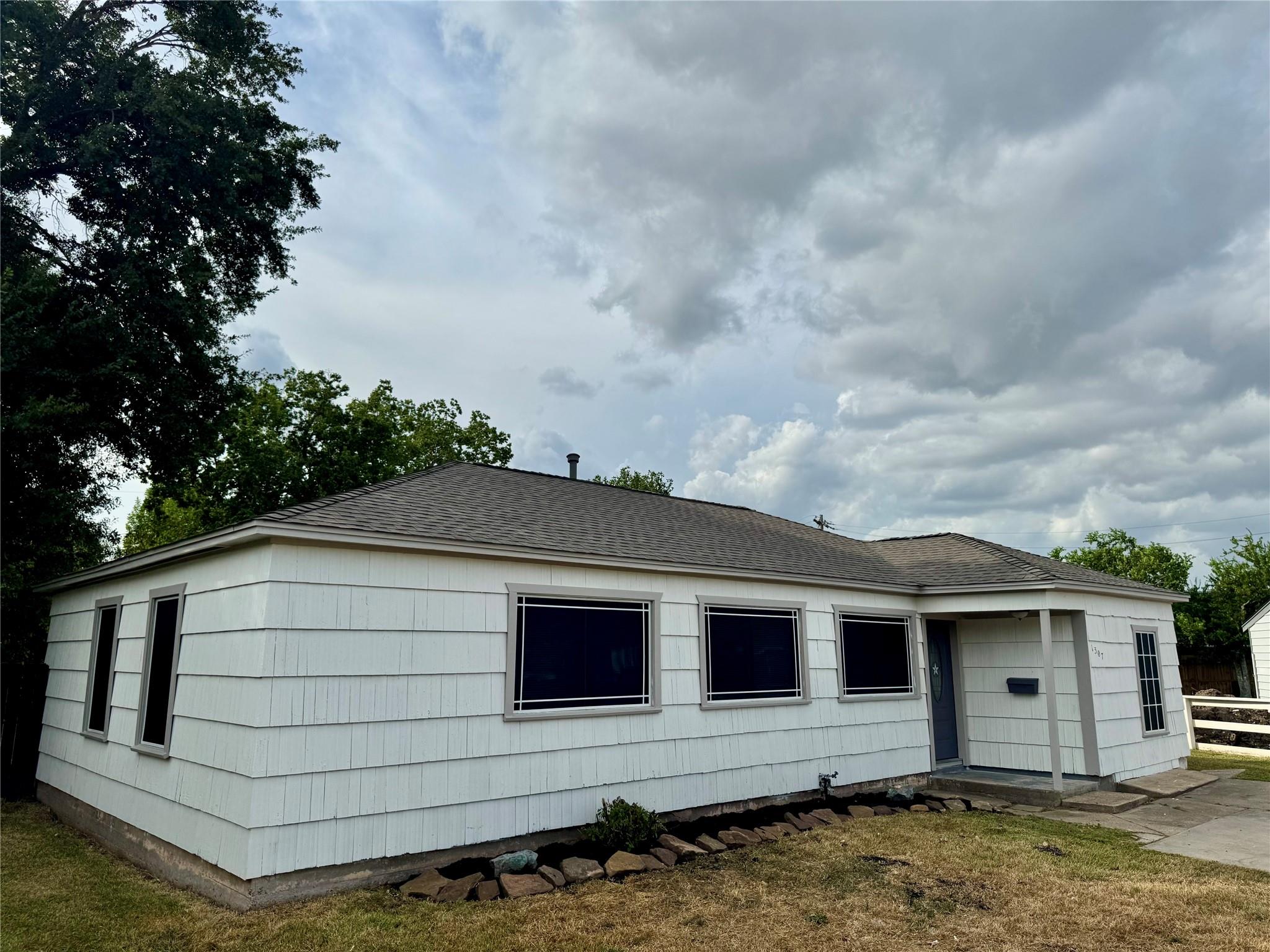 1307 Armor Avenue