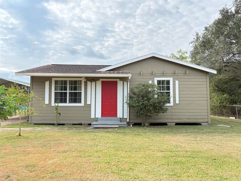 Photo of 135 Janice Street, Bay City, TX 77414 (MLS # 2979961)