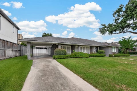 Photo of 5232 Piping Rock Ln Lane, Houston, TX 77056 (MLS # 45919897)
