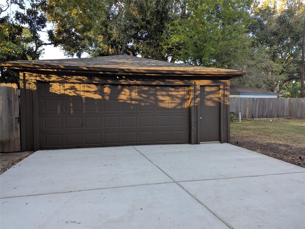 Photo of 6214 Yarwell Drive, Houston, TX 77096 (MLS # 9969887)